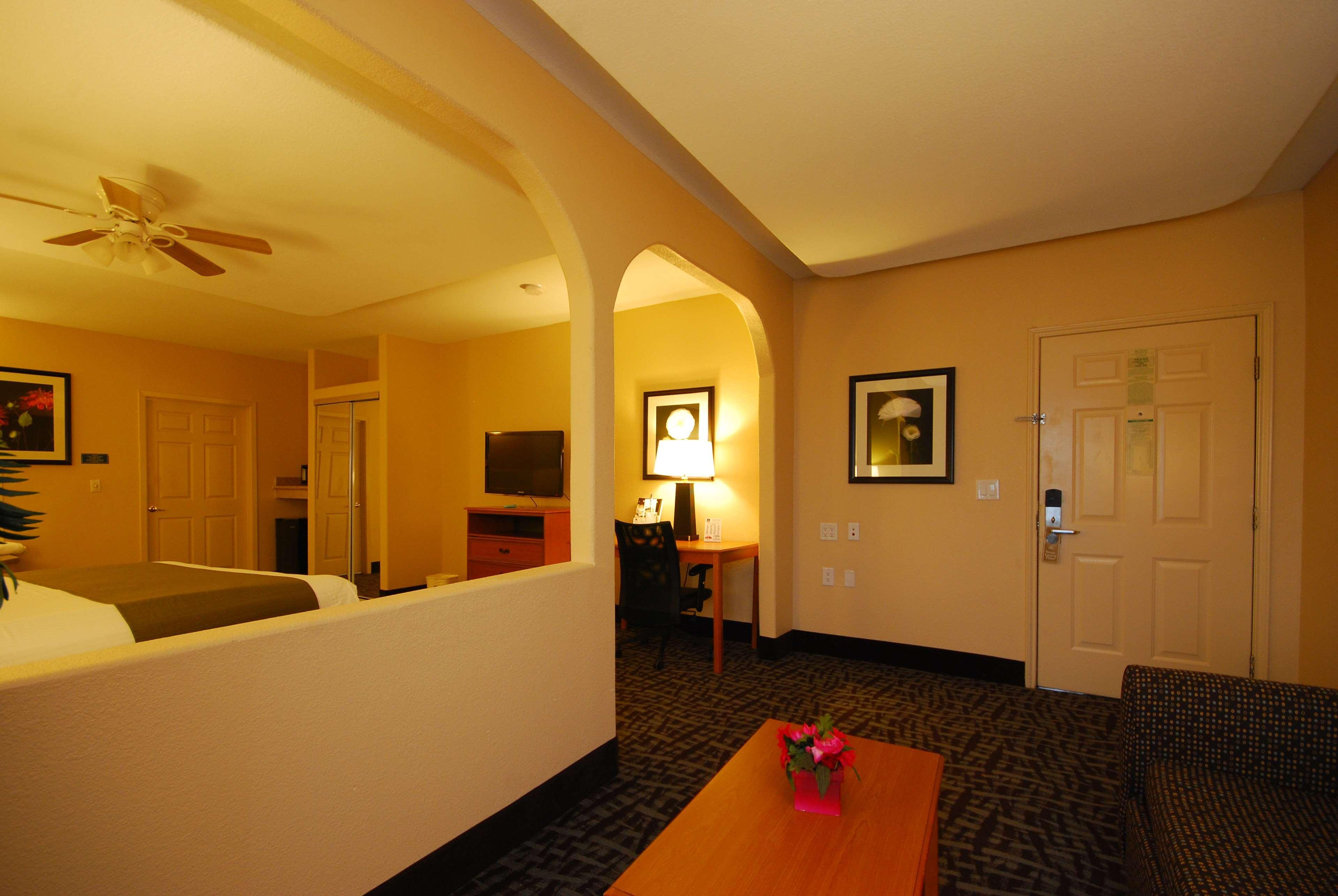 Best Western Plus Emerald Inn & Suites Garden City Exterior foto