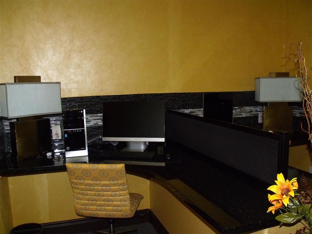 Best Western Plus Emerald Inn & Suites Garden City Facilidades foto